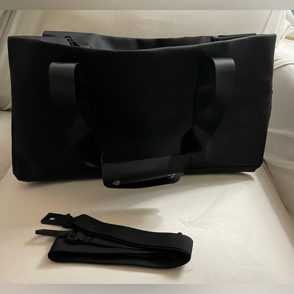NWT Rains Trail Gym Bag Black Waterproof PU Fabric Mid Size
